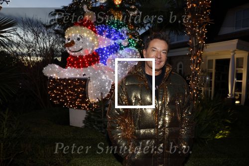 Aalsmeer 18 december 2020
Gerard Joling zijn huis is helemaal versierd met kerstlichtjes en bomen