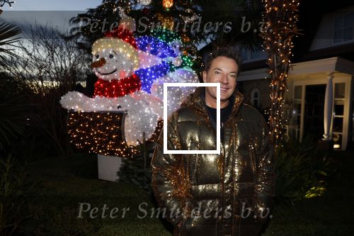 Aalsmeer 18 december 2020
Gerard Joling zijn huis is helemaal versierd met kerstlichtjes en bomen