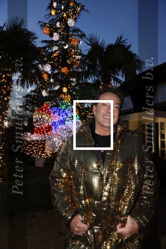 Aalsmeer 18 december 2020
Gerard Joling zijn huis is helemaal versierd met kerstlichtjes en bomen