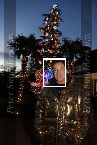 Aalsmeer 18 december 2020
Gerard Joling zijn huis is helemaal versierd met kerstlichtjes en bomen