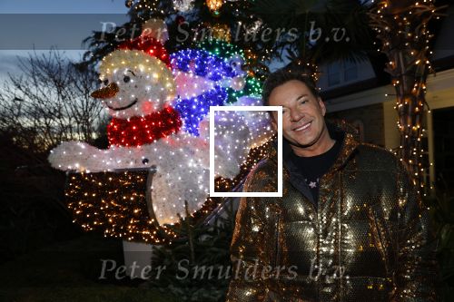 Aalsmeer 18 december 2020
Gerard Joling zijn huis is helemaal versierd met kerstlichtjes en bomen