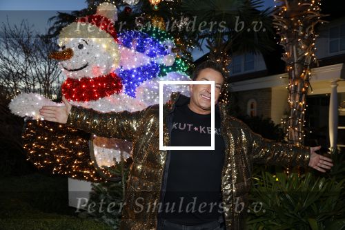 Aalsmeer 18 december 2020
Gerard Joling zijn huis is helemaal versierd met kerstlichtjes en bomen