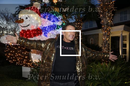 Aalsmeer 18 december 2020
Gerard Joling zijn huis is helemaal versierd met kerstlichtjes en bomen