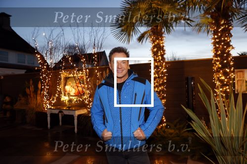 Aalsmeer 18 december 2020
Gerard Joling zijn huis is helemaal versierd met kerstlichtjes en bomen