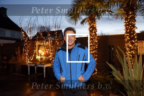 Aalsmeer 18 december 2020
Gerard Joling zijn huis is helemaal versierd met kerstlichtjes en bomen