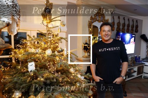 Aalsmeer 18 december 2020
Gerard Joling zijn huis is helemaal versierd met kerstlichtjes en bomen