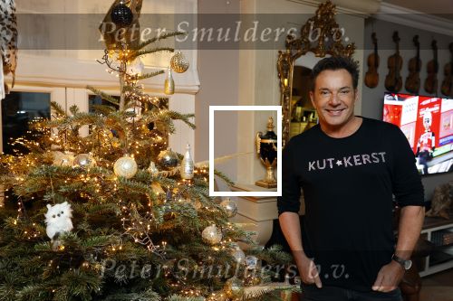 Aalsmeer 18 december 2020
Gerard Joling zijn huis is helemaal versierd met kerstlichtjes en bomen