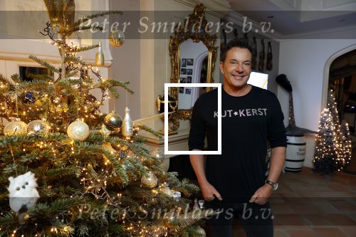 Aalsmeer 18 december 2020
Gerard Joling zijn huis is helemaal versierd met kerstlichtjes en bomen