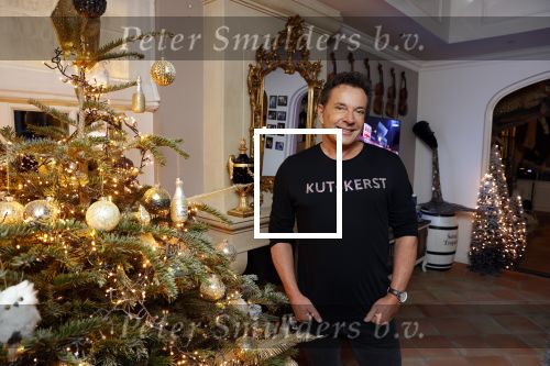 Aalsmeer 18 december 2020
Gerard Joling zijn huis is helemaal versierd met kerstlichtjes en bomen