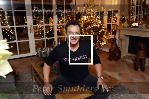 Aalsmeer 18 december 2020
Gerard Joling zijn huis is helemaal versierd met kerstlichtjes en bomen