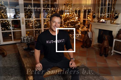 Aalsmeer 18 december 2020
Gerard Joling zijn huis is helemaal versierd met kerstlichtjes en bomen