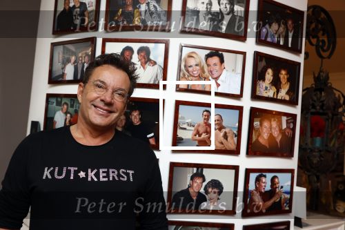 Aalsmeer 18 december 2020
Gerard Joling zijn huis is helemaal versierd met kerstlichtjes en bomen