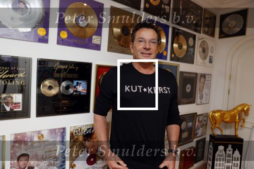 Aalsmeer 18 december 2020
Gerard Joling zijn huis is helemaal versierd met kerstlichtjes en bomen