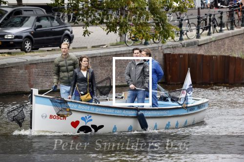 Amsterdam 8 september 2020
Schoonmaken van de grachten in Amsterdam met speciale boot gemaakt van plastic uit de grachten.