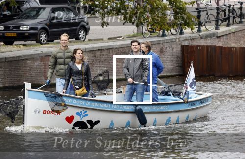 Amsterdam 8 september 2020
Schoonmaken van de grachten in Amsterdam met speciale boot gemaakt van plastic uit de grachten.