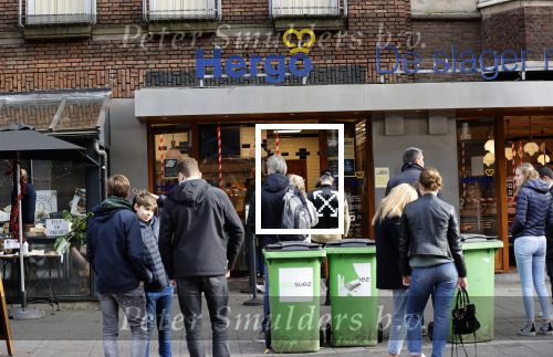 Amsterdam 5 november 2020
Hergo Beethovenstraat met publiek buiten wachtend vanwege corona