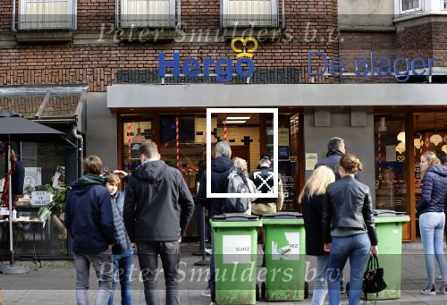 Amsterdam 5 november 2020
Hergo Beethovenstraat met publiek buiten wachtend vanwege corona