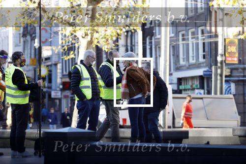 Amsterdam 18 november 2020
Opnames met ilse Warringa op het Rembrandtplein. Menno Kohler doet produktie . Zijn vrouw en zoontje komen even kijken .