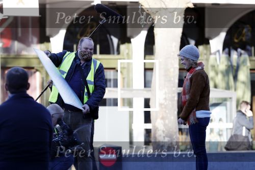 Amsterdam 18 november 2020
Opnames met ilse Warringa op het Rembrandtplein. Menno Kohler doet produktie . Zijn vrouw en zoontje komen even kijken .