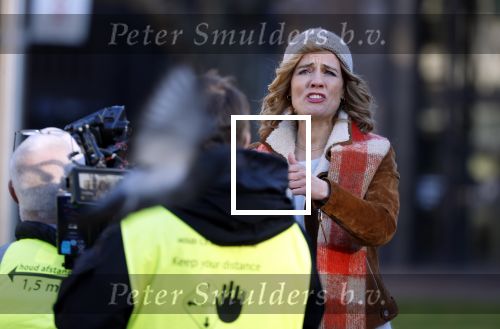 Amsterdam 18 november 2020
Opnames met ilse Warringa op het Rembrandtplein. Menno Kohler doet produktie . Zijn vrouw en zoontje komen even kijken .