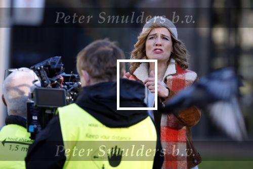Amsterdam 18 november 2020
Opnames met ilse Warringa op het Rembrandtplein. Menno Kohler doet produktie . Zijn vrouw en zoontje komen even kijken .