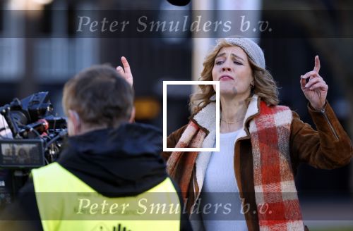 Amsterdam 18 november 2020
Opnames met ilse Warringa op het Rembrandtplein. Menno Kohler doet produktie . Zijn vrouw en zoontje komen even kijken .
