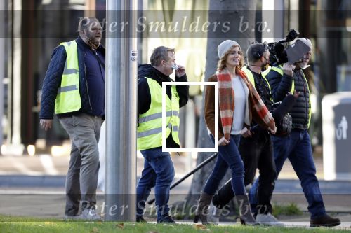 Amsterdam 18 november 2020
Opnames met ilse Warringa op het Rembrandtplein. Menno Kohler doet produktie . Zijn vrouw en zoontje komen even kijken .