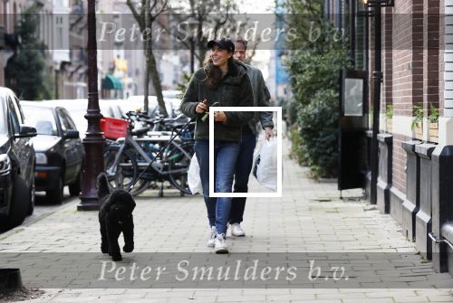 Amsterdam 18 december 2020
Iris Hond met haar hondje en Mischa v d Woesteine in Amsterdam zuid