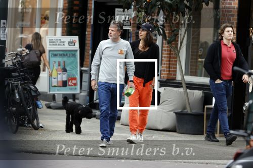 Amsterdam 22 juli 2020
Iris Hond met een kennis en haar hond in Amsterdam zuid.