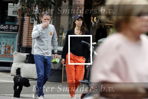 Amsterdam 22 juli 2020
Iris Hond met een kennis en haar hond in Amsterdam zuid.