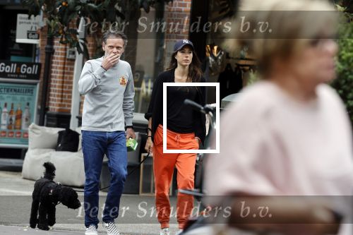 Amsterdam 22 juli 2020
Iris Hond met een kennis en haar hond in Amsterdam zuid.