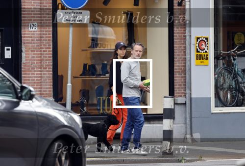 Amsterdam 22 juli 2020
Iris Hond met een kennis en haar hond in Amsterdam zuid.