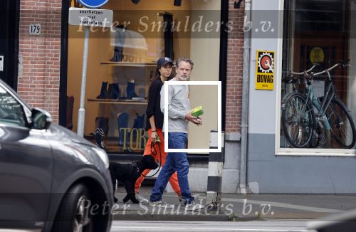 Amsterdam 22 juli 2020
Iris Hond met een kennis en haar hond in Amsterdam zuid.