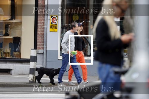 Amsterdam 22 juli 2020
Iris Hond met een kennis en haar hond in Amsterdam zuid.