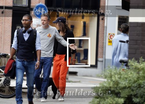 Amsterdam 22 juli 2020
Iris Hond met een kennis en haar hond in Amsterdam zuid.