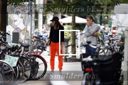 Amsterdam 22 juli 2020
Iris Hond met een kennis en haar hond in Amsterdam zuid.