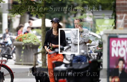 Amsterdam 22 juli 2020
Iris Hond met een kennis en haar hond in Amsterdam zuid.