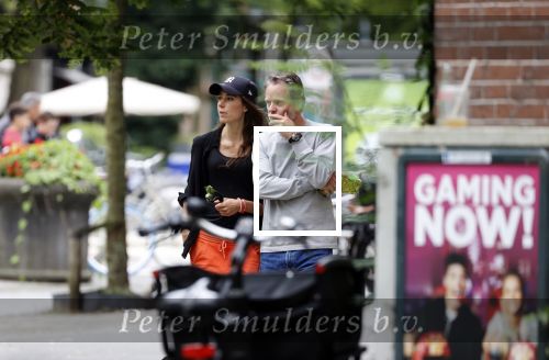 Amsterdam 22 juli 2020
Iris Hond met een kennis en haar hond in Amsterdam zuid.