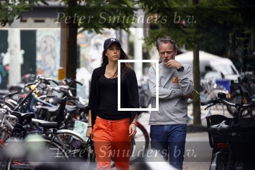 Amsterdam 22 juli 2020
Iris Hond met een kennis en haar hond in Amsterdam zuid.