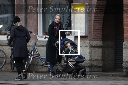 Amsterdam 2 december 2020
Kimberly Klaver met zoontje aan de wandel.