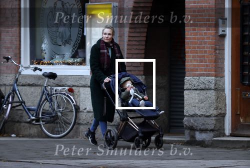 Amsterdam 2 december 2020
Kimberly Klaver met zoontje aan de wandel.