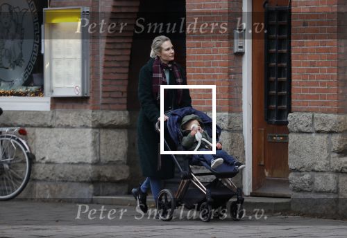 Amsterdam 2 december 2020
Kimberly Klaver met zoontje aan de wandel.