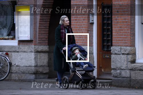 Amsterdam 2 december 2020
Kimberly Klaver met zoontje aan de wandel.