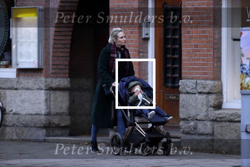 Amsterdam 2 december 2020
Kimberly Klaver met zoontje aan de wandel.
