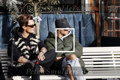 Amsterdam 23 november 2020
Koen Kardashian met een kennis op een bankje in de zon