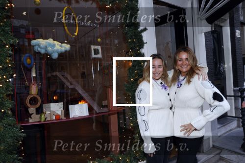 Amsterdam 24 november 2020
Lieke v Lexmond en Jetteke v Lexmond openen hun winkel