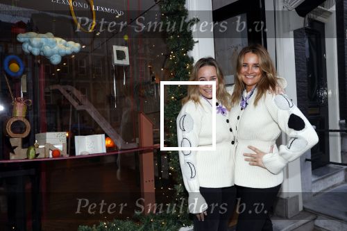 Amsterdam 24 november 2020
Lieke v Lexmond en Jetteke v Lexmond openen hun winkel