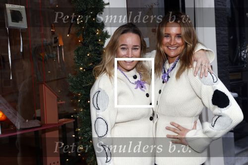 Amsterdam 24 november 2020
Lieke v Lexmond en Jetteke v Lexmond openen hun winkel