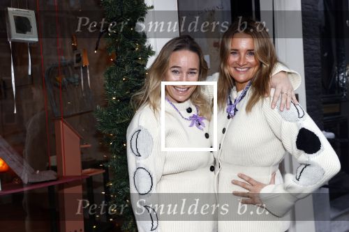 Amsterdam 24 november 2020
Lieke v Lexmond en Jetteke v Lexmond openen hun winkel