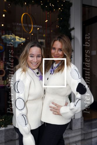 Amsterdam 24 november 2020
Lieke v Lexmond en Jetteke v Lexmond openen hun winkel